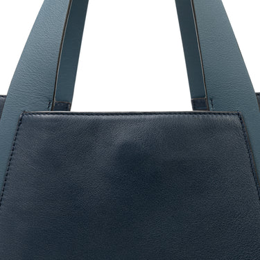 Sol tote bag leather navy. Handcrafted in Spain. La Portegna
