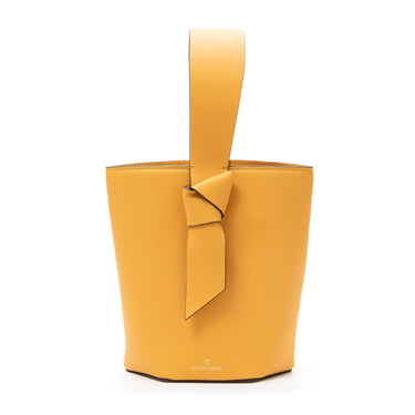 bolso tipo bucket de piel amarillo hecho a mano con detalle de nudo, asa superior y bandolera