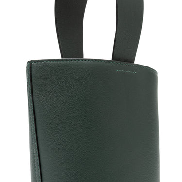 bolso tipo bucket de piel verde hecho a mano con detalle de nudo, asa superior y bandolera