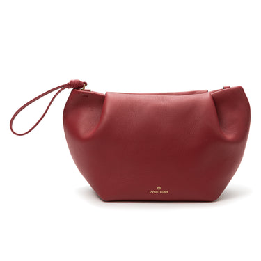 Clutch de piel con asa bandolera, hecho a mano en España.