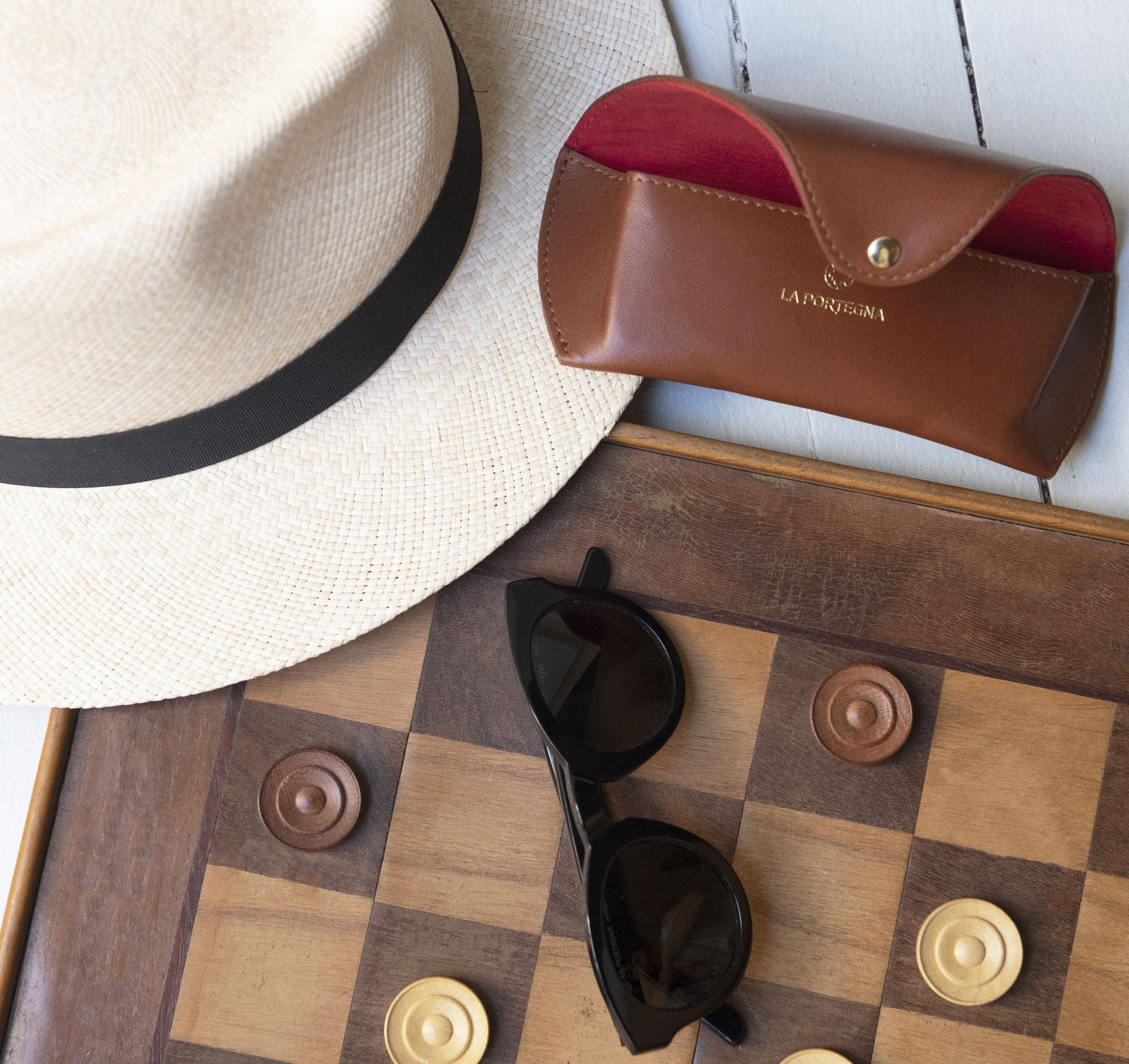 GAFAS DE SOL Y FUNDAS DE GAFAS PARA MUJER