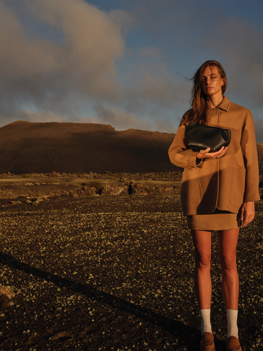 Leather Black clutch with shoulder strap, handmade in Spain. La Portegna