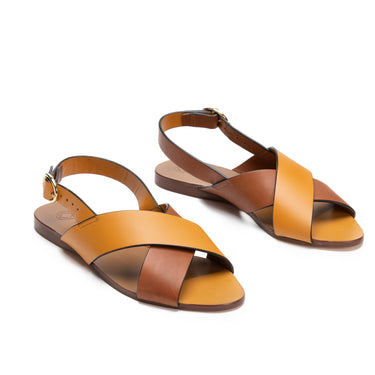 Emilia Caoba y Mostaza