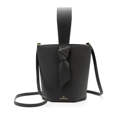 bolso tipo bucket de piel negro hecho a mano con detalle de nudo, asa superior y bandolera