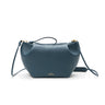 Clutch de piel con asa bandolera, hecho a mano en España. La Portegna