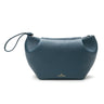 Clutch de piel  Azul con asa bandolera, hecho a mano en España. La Portegna