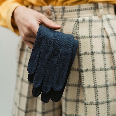 Blue carpincho gloves