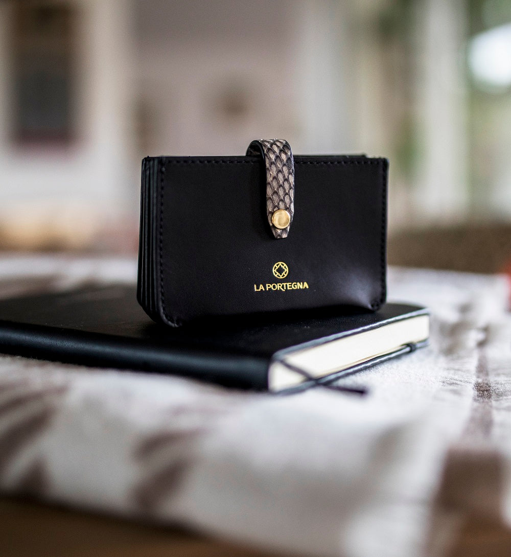 Eleonora Black Python