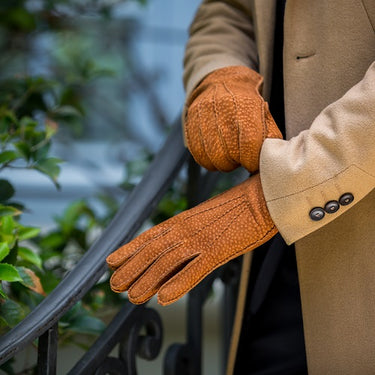 Toasted carpincho gloves